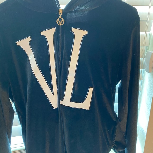 Two pieces - Picture 5 of 8